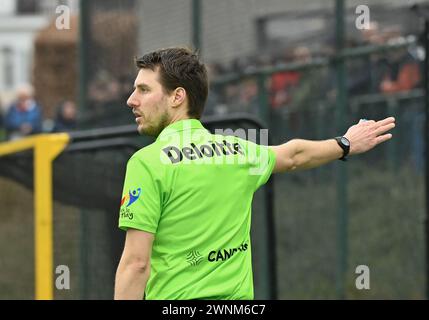 Bruxelles, Belgio. 3 marzo 2024. L'arbitro Michael Pontus raffigurato durante una partita di hockey tra Royal Leopold Club e Gantoise, domenica 03 marzo 2024, a Uccle/Ukkel, Bruxelles, il giorno 14 del campionato belga di hockey di prima divisione. BELGA FOTO JOHN THYS credito: Belga News Agency/Alamy Live News Foto Stock