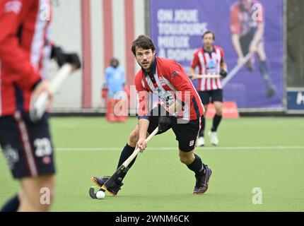 Bruxelles, Belgio. 3 marzo 2024. Lewis Eaton di Leopold controlla la palla durante una partita di hockey tra il Royal Leopold Club e Gantoise, domenica 03 marzo 2024, a Uccle/ Ukkel, Bruxelles, il giorno 14 del campionato belga di hockey di prima divisione. BELGA FOTO JOHN THYS credito: Belga News Agency/Alamy Live News Foto Stock