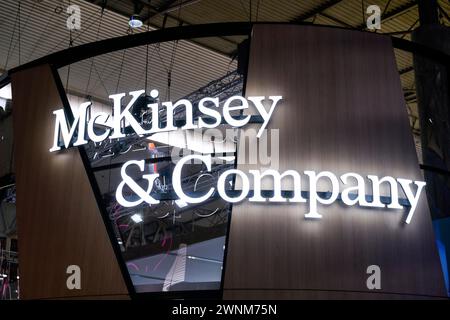 McKinsey & Company, stand espositivo, MWC Mobile World Congress 2024, Barcellona, Spagna Foto Stock