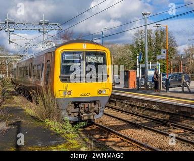 stazione ferroviaria elettrificata verde west midlands inghilterra regno unito Foto Stock