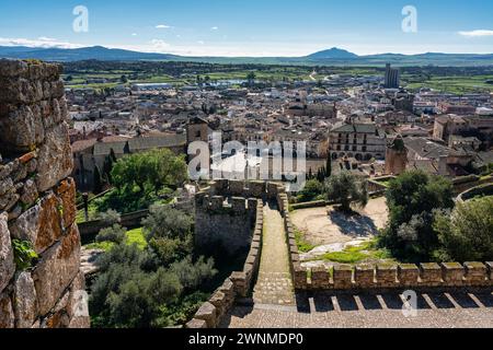 Vista panoramica della città monumentale di Trujillo dal suo castello medievale, l'Estremadura. Foto Stock