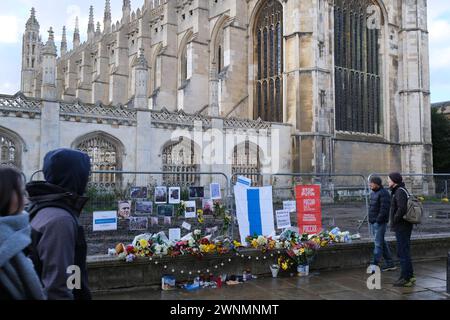 Memoriale improvvisato al leader dell'opposizione russa Alexei Navalny presso il Kings College di Cambridge, Regno Unito Foto Stock