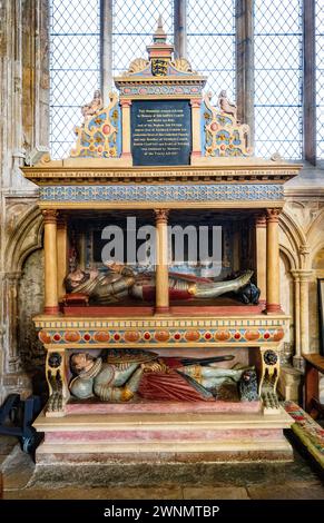 Monumento con effigi in memoria di Gawen e Mary Carew e del loro nipote, Sir Peter Carew. Exeter Cathedral, Exeter, Devon, Inghilterra, Regno Unito. Foto Stock