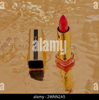 Mansfield,Nottingham,Regno Unito,2 marzo 2024:immagine studio del prodotto Max Factor Lipstick. Foto Stock