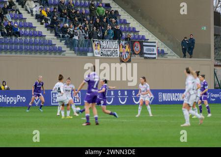 Firenze, Italia. 3 marzo 2024. Firenze, Italia, 3 marzo 2024: Tifosi della Juventus durante la partita di Coppa Italia femminile tra Fiorentina e Juventus Women al Viola Park di Firenze. (Sara Esposito/SPP) credito: SPP Sport Press Photo. /Alamy Live News Foto Stock