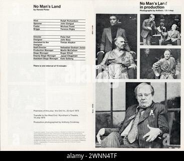 JOHN GIELGUD e RALPH RICHARDSON nella commedia NO MAN'S LAND 1975 il regista PETER HALL interpretano la produzione del Teatro Nazionale HAROLD PINTER originariamente all'Old Vic prima di trasferirsi al Wyndham's Theatre di Londra dal 15 luglio 1975 Foto Stock