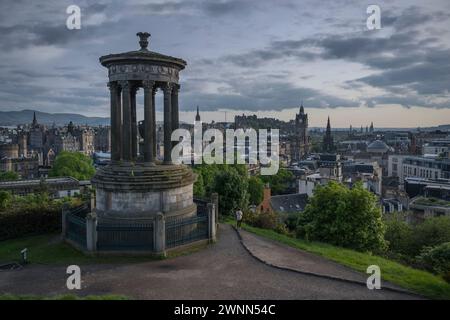 Paesaggio urbano di Edinburg visto da Calton Hill. Foto Stock