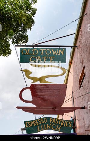 Cottonwood, Arizona - 28 settembre 2021: Old Town Cafe offre espresso, pasticcini e pranzo. Foto Stock