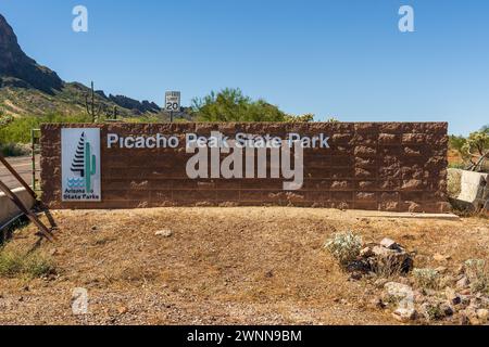 Pinal County, Arizona - 6 ottobre 2021: Cartello all'ingresso del Picacho Peak State Park. Foto Stock