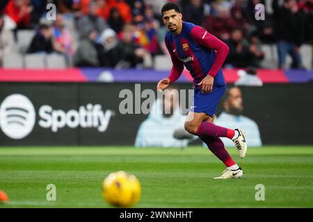 Barcellona, Spagna. 24 febbraio 2024. Ronald Araujo del FC Barcelona durante la Liga EA Sports match tra FC Barcelona e Getafe CF giocato allo stadio Lluis Companys il 24 febbraio 2024 a Barcellona, Spagna. (Foto di Bagu Blanco/PRESSINPHOTO) credito: PRESSINPHOTO SPORTS AGENCY/Alamy Live News Foto Stock
