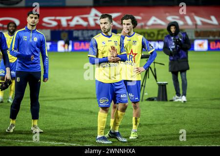 Beveren, Belgio. 3 marzo 2024. I giocatori di Beveren sembrano squalificati dopo aver perso una partita di calcio tra SK Beveren e KV Oostende, domenica 03 marzo 2024 a Beveren, il giorno 24/30 della seconda divisione del campionato belga 'Challenger Pro League' 2023-2024. BELGA FOTO DAVID PINTENS credito: Belga News Agency/Alamy Live News Foto Stock