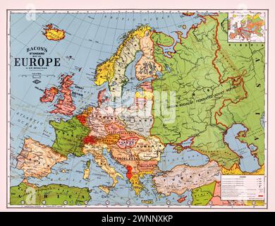 Mappa illustrata d'epoca . Mappa standard dell'Europa del bacon, 1923. Rilievo mostrato da hachures e altezze spot. Mostra le rotte e i fusi orari dei battelli a vapore. Pubblicato da Weber Costello Co., Foto Stock