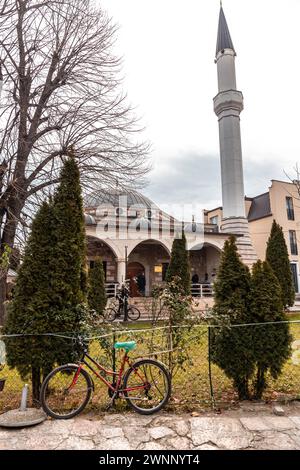 Skopje, Macedonia del Nord - 7 febbraio 2024: Moschea Arasta, Arasta Camii in turco, è una moschea di epoca ottomana situata nel Vecchio Bazar di Skopje, North Mace Foto Stock