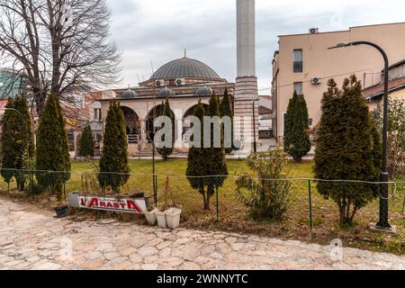 Skopje, Macedonia del Nord - 7 febbraio 2024: Moschea Arasta, Arasta Camii in turco, è una moschea di epoca ottomana situata nel Vecchio Bazar di Skopje, North Mace Foto Stock