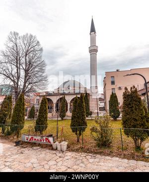 Skopje, Macedonia del Nord - 7 febbraio 2024: Moschea Arasta, Arasta Camii in turco, è una moschea di epoca ottomana situata nel Vecchio Bazar di Skopje, North Mace Foto Stock