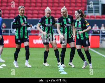 Bristol, Regno Unito. 3 marzo 2024. Bristol, Inghilterra, 3 marzo 2024 Brighton team riscaldare pre-partita - Barclays fa Womens Super League tra Bristol City e Brighton & Hove Albion all'Ashton Gate di Bristol, Inghilterra. (Beast/SPP) credito: SPP Sport Press Photo. /Alamy Live News Foto Stock