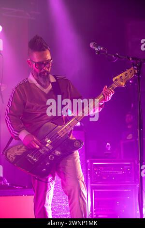 Bexhill, Regno Unito. Domenica 3 marzo 2024 Taka Hirose della rock band gallese Feeder si esibisce al De la Warr Pavilion © Jason Richardson / Alamy Live News Foto Stock