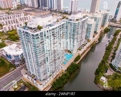 Sunny Isles Beach, Florida, Stati Uniti - 1 marzo 2024: Foto aerea Parque Towers Sunny Isles Foto Stock