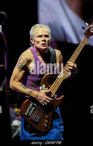 Inglewood, Stati Uniti. 2 marzo 2024. I Red Hot Chili Peppers - Flea si esibiscono durante la seconda marcia dei KROQ al KIA Forum il 2 marzo 2024 a Inglewood, California. Foto: C Victorio/imageSPACE credito: Imagespace/Alamy Live News Foto Stock