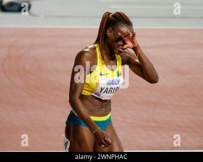 Glasgow, Regno Unito. 3 marzo 2024. Emirates Arena, Glasgow, Scozia - domenica 3 marzo: Un'emozionale Noelie YARIGO (Benin - BEN) celebra la sua medaglia di bronzo nella finale di 800 metri durante i Campionati mondiali di atletica leggera indoor di Glasgow 2024 all'Emirates Arena domenica 3 marzo 2024 (Claire Jeffrey/SPP) credito: SPP Sport Press Photo. /Alamy Live News Foto Stock