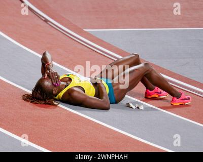 Glasgow, Regno Unito. 3 marzo 2024. Emirates Arena, Glasgow, Scozia - domenica 3 marzo: Un'emozionale Noelie YARIGO (Benin - BEN) celebra la sua medaglia di bronzo nella finale di 800 metri durante i Campionati mondiali di atletica leggera indoor di Glasgow 2024 all'Emirates Arena domenica 3 marzo 2024 (Claire Jeffrey/SPP) credito: SPP Sport Press Photo. /Alamy Live News Foto Stock