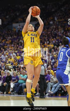 Baton Rouge, LOUISIANA, Stati Uniti. 3 marzo 2024. Hailey Van Lith (11) della LSU riesce a fare un tiro durante la partita di pallacanestro femminile NCAA tra i Kentucky Wildcats e i LSU Tigers al Pete Maravich Assembly Center di Baton Rouge, LOUISIANA. Jonathan Mailhes/CSM/Alamy Live News Foto Stock