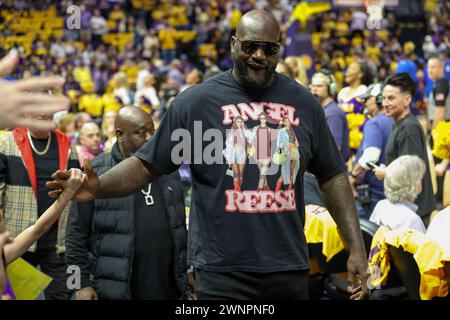 Baton Rouge, LOUISIANA, Stati Uniti. 3 marzo 2024. Shaquille o'Neal stringe la mano ai tifosi durante la partita di pallacanestro femminile NCAA tra i Kentucky Wildcats e i LSU Tigers al Pete Maravich Assembly Center di Baton Rouge, LOUISIANA. Jonathan Mailhes/CSM/Alamy Live News Foto Stock