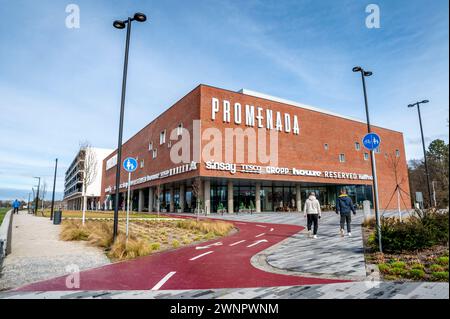 Nitra, Slovacchia - 24 febbraio 2024: Il centro commerciale OC Promenada nella città di Nitra. Slovacchia. Foto Stock