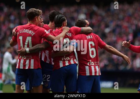 Madrid, spagnolo. 3 marzo 2024. Madrid Spagna; 03.03.2024.- Atletico de Madrid celebra il suo gol con i suoi compagni di squadra l'Atlético de Madrid batte Betis 2-1 allo stadio Civitas Meropolitano nella capitale del Regno di Spagna il giorno 27. Con i gol di Rui Tiago Dantas Silva (8' proprio goal) e Álvaro Morata (44'), l'Atlético ha mantenuto la sua striscia imbattuta nel suo campo contro il Betis, che ha segnato il suo gol al 62 ° minuto attraverso William Carvalho. Crediti: Juan Carlos Rojas/dpa/Alamy Live News Foto Stock