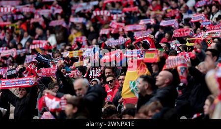 Madrid, spagnolo. 3 marzo 2024. Madrid Spagna; 03.03.2024.- tifosi. L'Atlético de Madrid batte il Betis 2-1 allo stadio Civitas Meropolitano nella capitale del Regno di Spagna il giorno 27. Con i gol di Rui Tiago Dantas Silva (8' proprio goal) e Álvaro Morata (44'), l'Atlético ha mantenuto la sua striscia imbattuta nel suo campo contro il Betis, che ha segnato il suo gol al 62 ° minuto attraverso William Carvalho. Crediti: Juan Carlos Rojas/dpa/Alamy Live News Foto Stock