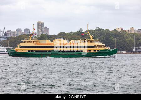 Traghetto di Manly, traghetto MV Freshwater sul porto di Sydney che trasporta pendolari tra il molo dei traghetti di Manly e il molo circolare di Sydney, Sydney, NSW, Australia Foto Stock