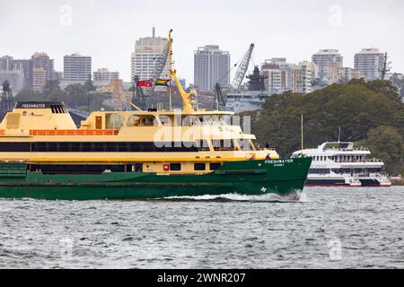 Traghetto di Manly, traghetto MV Freshwater sul porto di Sydney che trasporta pendolari tra il molo dei traghetti di Manly e il molo circolare di Sydney, Sydney, NSW, Australia Foto Stock