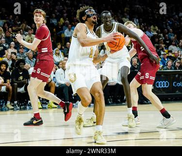 Boulder, Colorado, Stati Uniti. 3 marzo 2024. La guardia dei Colorado Buffaloes J'Vonne Hadley (1) va a fare uno slam nella seconda metà della partita di basket maschile tra Colorado e Stanford al centro eventi Coors a Boulder, CO.. Derek Regensburger/CSM/Alamy Live News Foto Stock