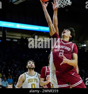 Boulder, Colorado, Stati Uniti. 3 marzo 2024. La guardia cardinale di Stanford Andrej Stojakovic (2) si allunga per una partita di basket maschile tra Colorado e Stanford al centro eventi Coors di Boulder, CO. Derek Regensburger/CSM/Alamy Live News Foto Stock