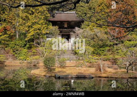 Splendido Tempio di Enjoji e Giardino Paradiso sullo storico sentiero Yagyu Kaido, Ninnikusencho, Nara, Giappone Foto Stock