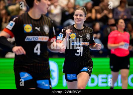 Duesseldorf, Germania. 3 marzo 2024. Pallamano, donne, qualificazione al Campionato europeo, 1° round, gruppo 2, giorno 4, Germania - Slovacchia: Alexia Hauf (Germania) festeggia. Crediti: Marco Wolf/dpa/Alamy Live News Foto Stock