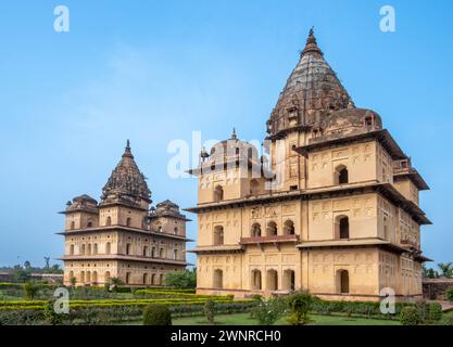 Splendida vista del forte del Palazzo Orchha, del Raja Mahal e del tempio chaturbhuj da jahangir mahal, Orchha, Madhya Pradesh, Jahangir Mahal (forte Orchha) in Oregon Foto Stock