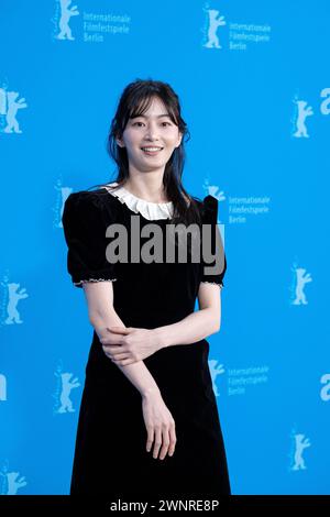 Schauspielerin Kim Seungyun während des Photocalls zum Film Yeohaengjaui Pilyo - A Traveler S needs anlässlich der 74. Internationalen Filmfestspiele Berlin. / L'attrice Kim Seungyun durante il photocall per il film Yeohaengjaui Pilyo - A Traveler's Needs in occasione del 74° Festival Internazionale del Cinema di Berlino. Snapshot-Photography/K.M.Krause *** l'attrice Kim Seungyun durante la chiamata per il film Yeohaengjaui Pilyo A Traveler's Needs in occasione del 74° Festival Internazionale del Cinema di Berlino l'attrice Kim Seungyun durante la chiamata per il film Yeohaengjaui Pilyo A Traveler S ne Foto Stock