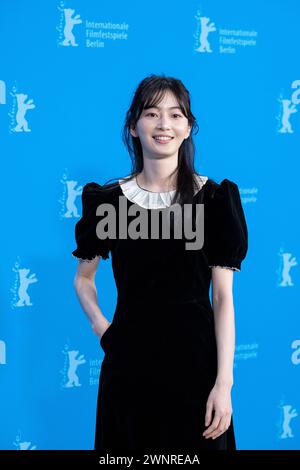 Schauspielerin Kim Seungyun während des Photocalls zum Film Yeohaengjaui Pilyo - A Traveler S needs anlässlich der 74. Internationalen Filmfestspiele Berlin. / L'attrice Kim Seungyun durante il photocall per il film Yeohaengjaui Pilyo - A Traveler's Needs in occasione del 74° Festival Internazionale del Cinema di Berlino. Snapshot-Photography/K.M.Krause *** l'attrice Kim Seungyun durante la chiamata per il film Yeohaengjaui Pilyo A Traveler's Needs in occasione del 74° Festival Internazionale del Cinema di Berlino l'attrice Kim Seungyun durante la chiamata per il film Yeohaengjaui Pilyo A Traveler S ne Foto Stock