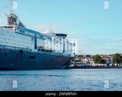 Grande nave da crociera ormeggiata al molo di Oslo, Norvegia Foto Stock