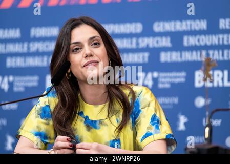 Regisseurin Margherita Vicario während der Pressekonferenz zum Film Gloria anlässlich der 74. Internationalen Filmfestspiele Berlin. / Regista Margherita Vicario durante la conferenza stampa del film Gloria in occasione del 74° Festival Internazionale del Cinema di Berlino. Snapshot-Photography/K.M.Krause *** regista Margherita Vicario durante la conferenza stampa del film Gloria in occasione del 74° Festival Internazionale del Cinema di Berlino, la regista Margherita Vicario, durante la conferenza stampa del film Gloria in occasione del 74° Festival Internazionale del Cinema di Berlino, snapshot ph Foto Stock