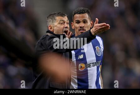 Porto, 03/03/2024 - il Futebol Clube do Porto ha ospitato lo Sport Lisboa e il Benfica al Estádio do Dragão questa sera in una partita che conta per il 24° turno della i League 2023/24. Sérgio Conceição; Galeno (Miguel Pereira/Global Imagens) Foto Stock