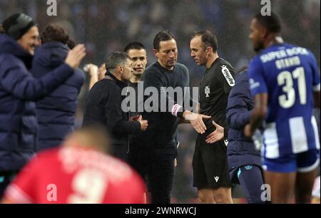 Porto, 03/03/2024 - il Futebol Clube do Porto ha ospitato lo Sport Lisboa e il Benfica al Estádio do Dragão questa sera in una partita che conta per il 24° turno della i League 2023/24. Sérgio Conceição; Roger Schmidt (Miguel Pereira/Global Imagens) Foto Stock