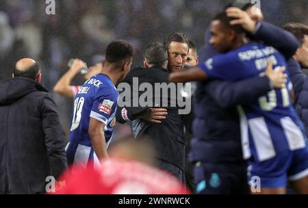Porto, 03/03/2024 - il Futebol Clube do Porto ha ospitato lo Sport Lisboa e il Benfica al Estádio do Dragão questa sera in una partita che conta per il 24° turno della i League 2023/24. Sérgio Conceição; Roger Schmidt (Miguel Pereira/Global Imagens) Foto Stock