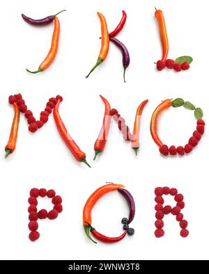 lettere j k l m n o p q r da peperoncino rosso arancio viola, bacca, insalata verde lettera per testi parola, poster, insegna, carta menu ciotole, vegano Foto Stock