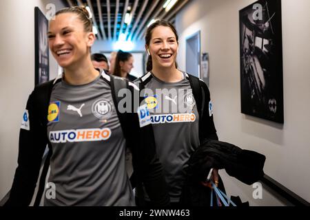 Duesseldorf, Germania. 3 marzo 2024. Pallamano, donne, qualificazione al Campionato europeo, 1° round, gruppo 2, giorno 4, Germania - Slovacchia: Emily Bölk tedesca (l). Crediti: Marco Wolf/dpa/Alamy Live News Foto Stock