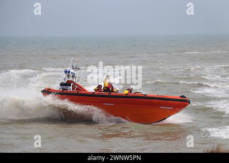 IMBARCAZIONI DI SALVATAGGIO RNLI DURANTE UN ESERCIZIO DIMOSTRATIVO Foto Stock