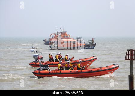 IMBARCAZIONI DI SALVATAGGIO RNLI DURANTE UN ESERCIZIO DIMOSTRATIVO Foto Stock