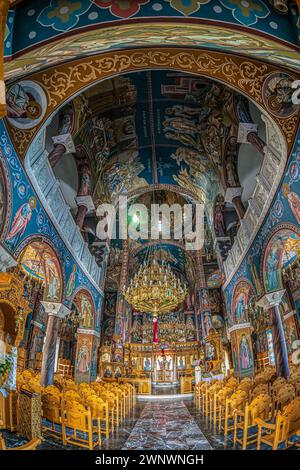 RETHYMNO, ISOLA DI CRETA, GRECIA - 23 GIUGNO 2021: Vista interna della Chiesa di San Giorgio, Chiesa ortodossa orientale. Foto Stock