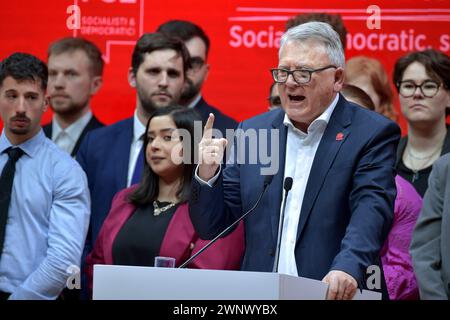 Roma, Italien. 2 marzo 2024. Il Commissario europeo per l'occupazione e i diritti sociali, il PSE ha designato il candidato comune Nicolas Schmit, tiene un discorso durante il congresso elettorale del Partito del socialismo europeo (PSE) in vista delle prossime elezioni europee del 2024, il 2 marzo 2024 a Roma crediti: dpa/Alamy Live News Foto Stock